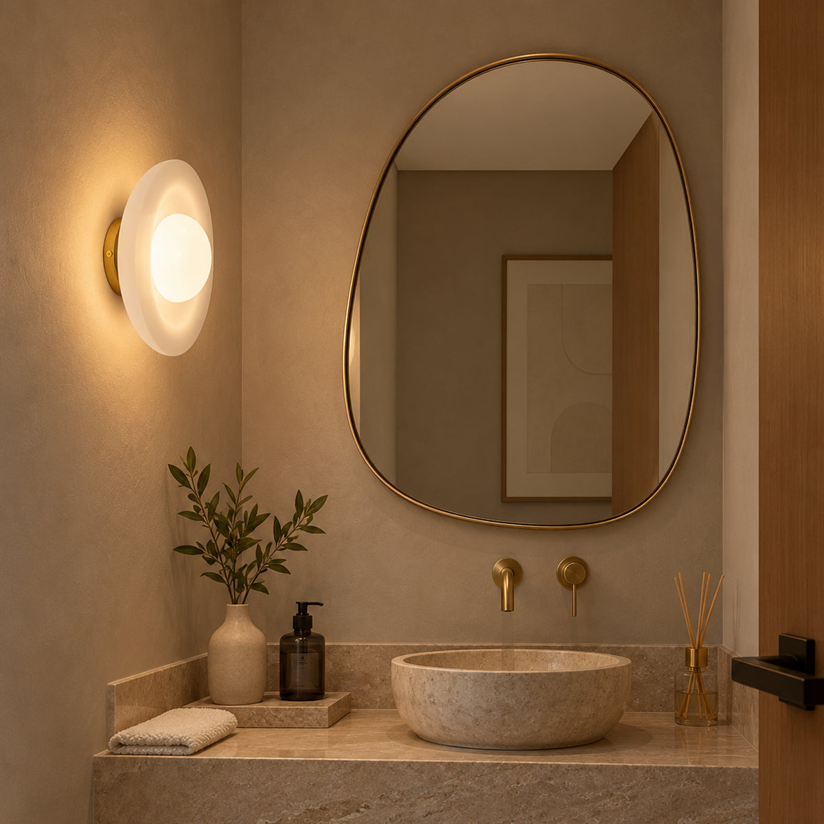 Arandela Lúcio Dourado e Vidro Jateado/Opalino 1xG9