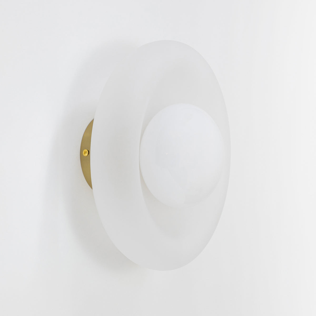 Arandela Lúcio Dourado e Vidro Jateado/Opalino 1xG9